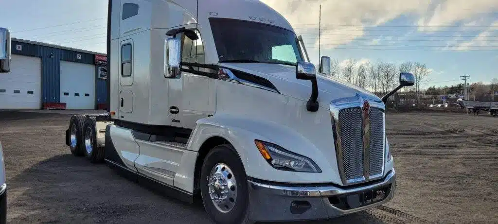 Kenworth T680 Semi Truck