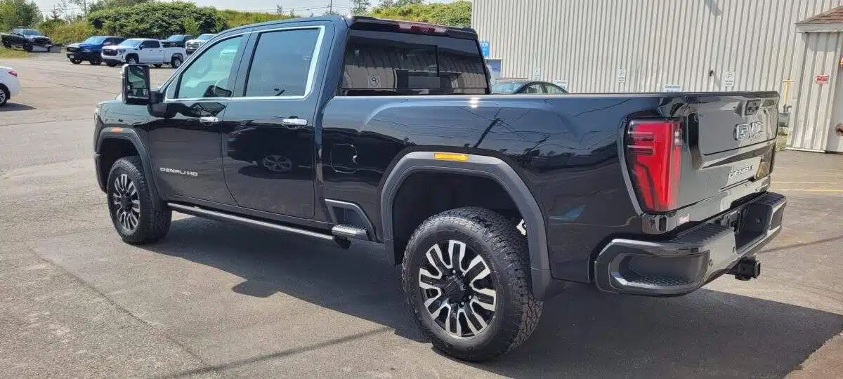 How Much Weight Can A 3 4 Ton Truck Carry In The Bed