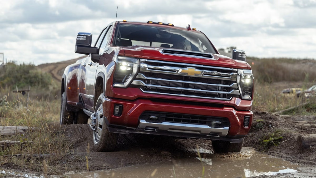 2025 HD Gas vs Diesel Towing Capacity Chart