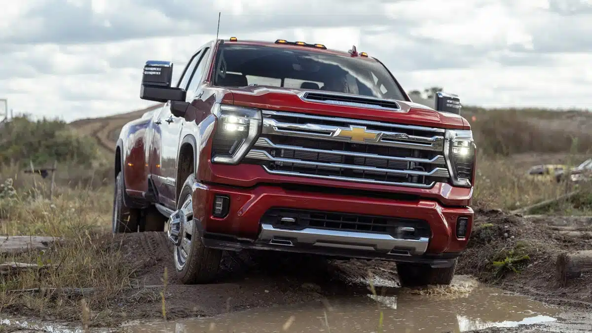 2025 HD Gas vs Diesel Towing Capacity Chart